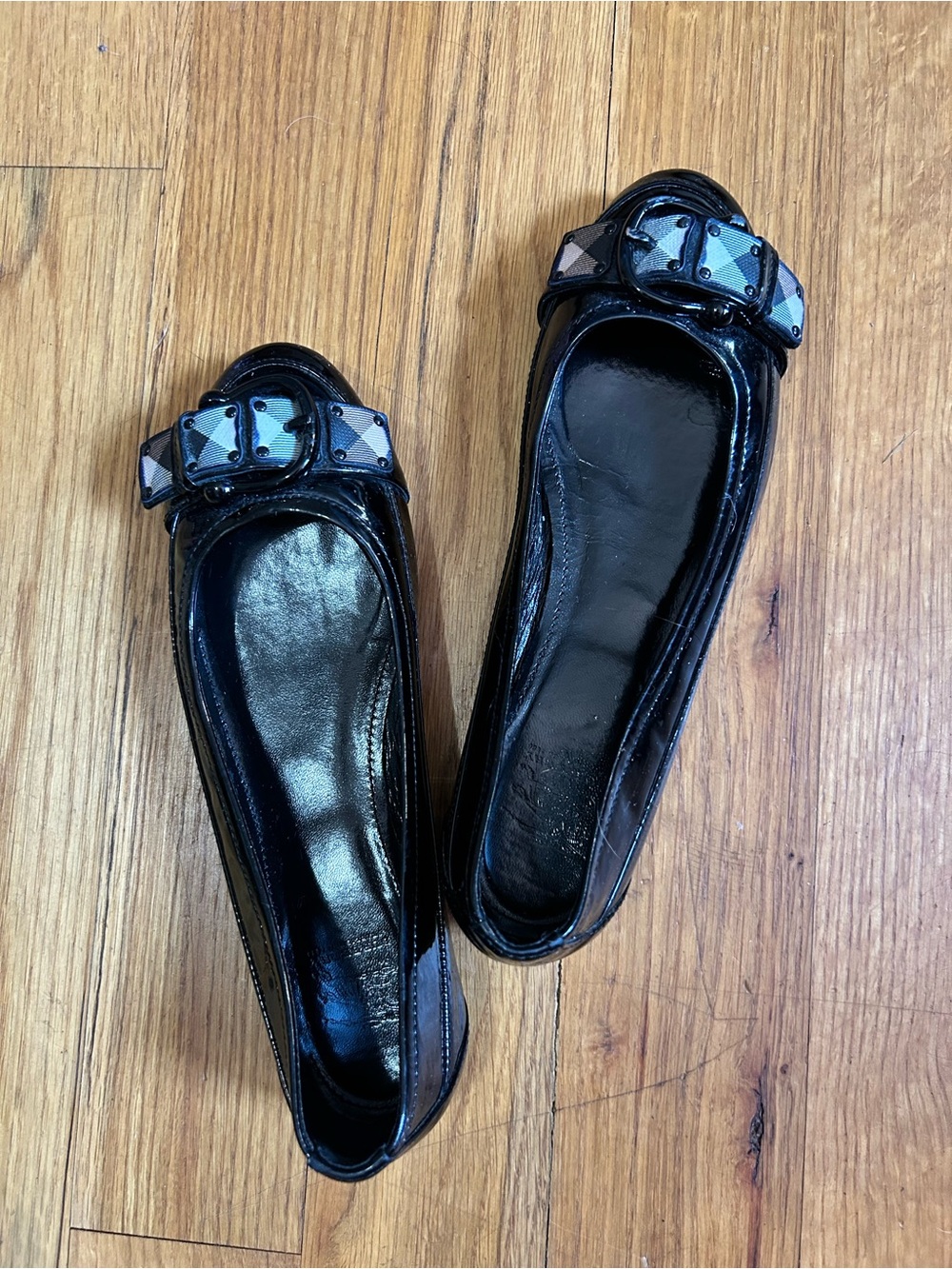 Burberry Black Patent Leather Ballet Flats Nova Check Bow Buckle Sz 8.5 Glossy